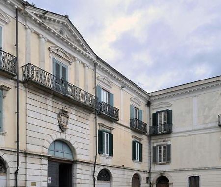 Отель Il Palazzotto Изерния Экстерьер фото